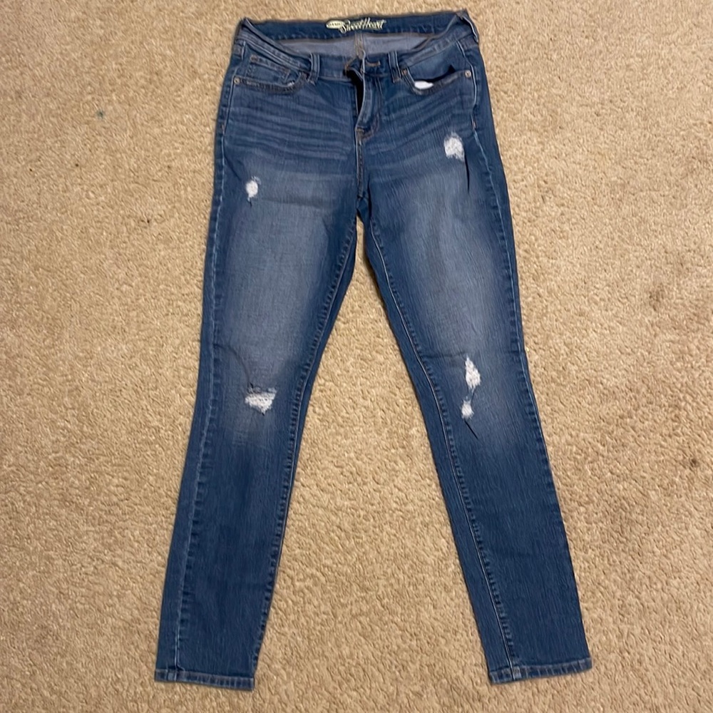 Old Navy, slightly distressed, ankle jeans, size 6, very good condition